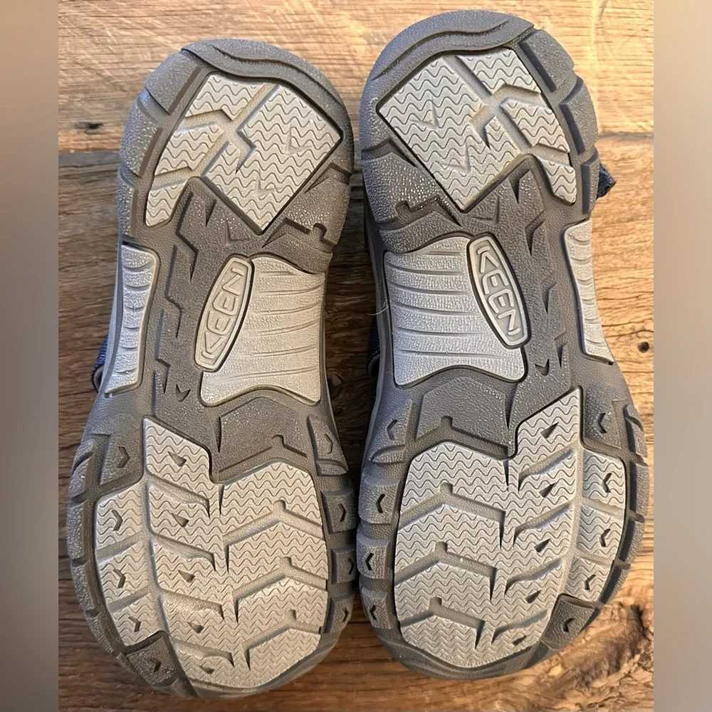NWOT KIDS KEEN WATER SHOE SANDALS - SIZE 6 YOUTHS BIG BOYS